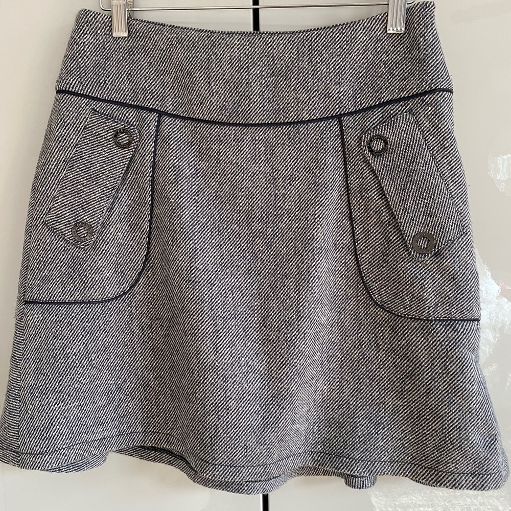 Mini-skirt with blue piping